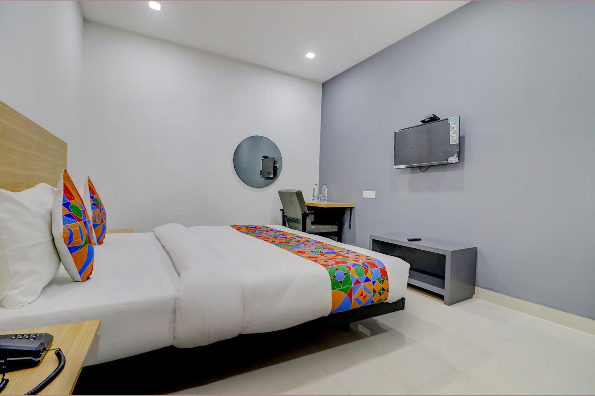 Hotel Fabhotel Premium Kashi
